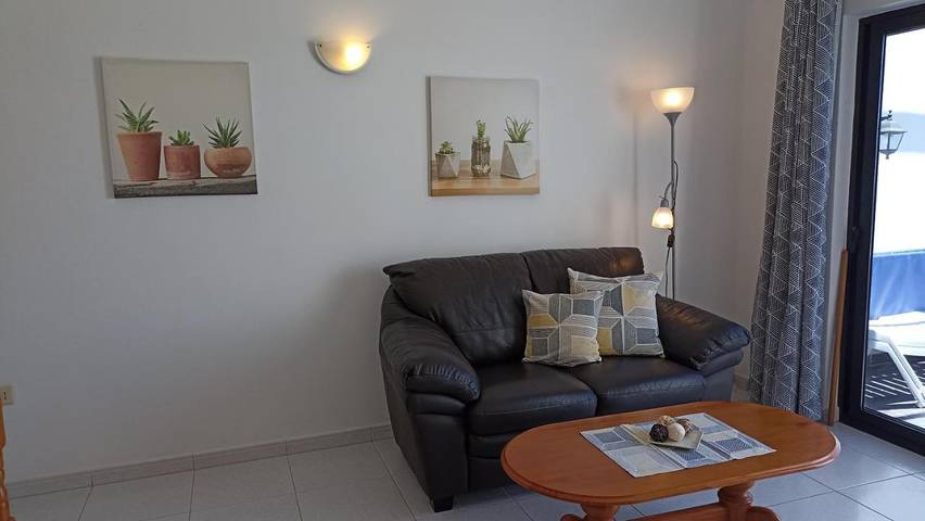 Gîte pour 2 personnes, avec piscine ainsi que vue et jardin dans Charco del Palo - 2