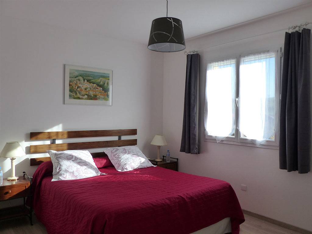 Chambre d'hôtes Les Enselmes - Chambre Ambre in Montagnieu, Région de La Tour-du-Pin