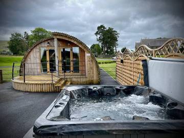 Glamping für 4 Personen, mit Whirlpool und Garten in Wales