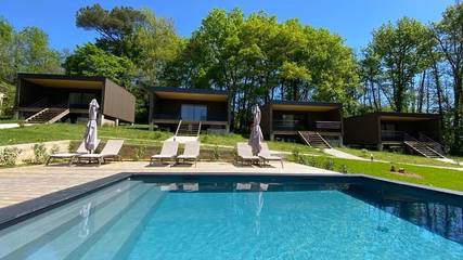 Gîte pour 2 personnes, avec jacuzzi ainsi que jardin et piscine à Vitrac