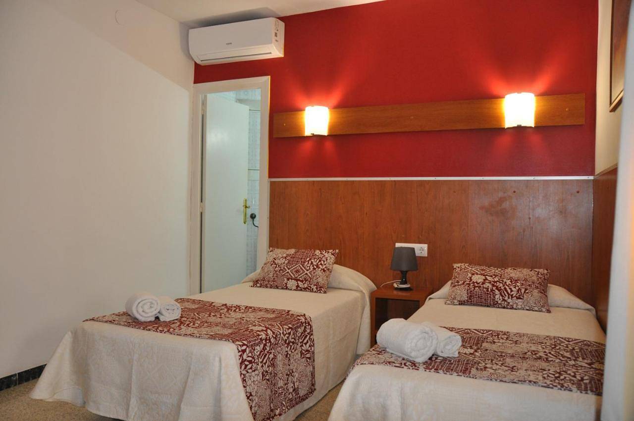 Hostal - Pensión El Amigo in Central Lloret de Mar, Lloret de Mar