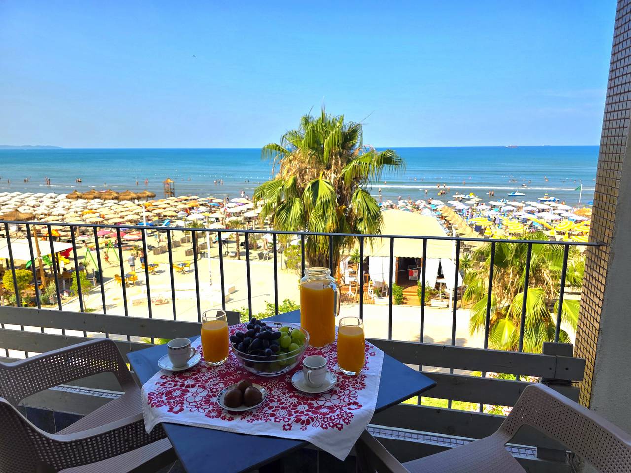 Geheel appartement, Vakantieappartement voor 3 personen met balkon in Durrës (stad), Albanië