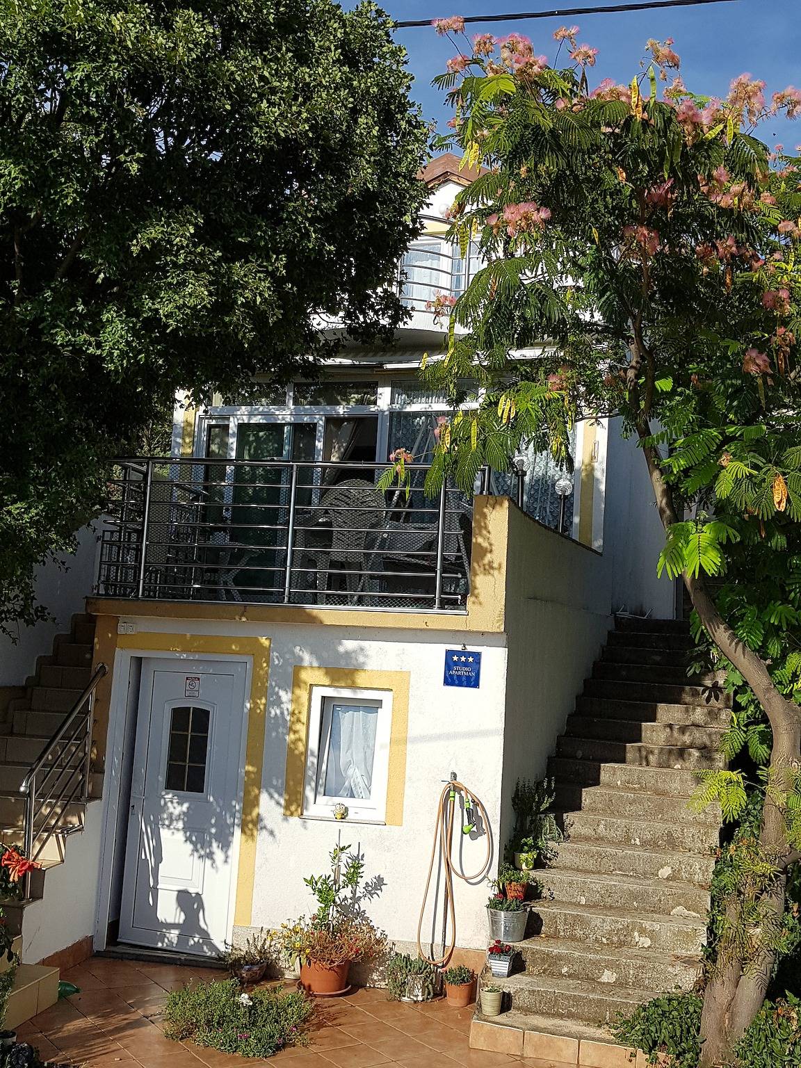 Ganze Wohnung, Studio Appartement mit Terrasse und Meerblick Baric Draga, Karlobag As-16148-b in Baric Draga, Naturpark Velebit