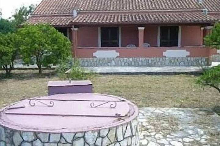 Holiday rental for 2 people, with balcony and pool as well as garden in Sidari
