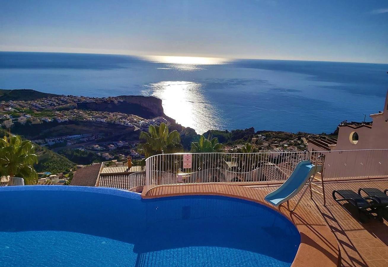 Apartamento entero, Admite mascotas Apartamento Casa Panorama con vistas al mar, piscina in Benitachell, Costa Blanca