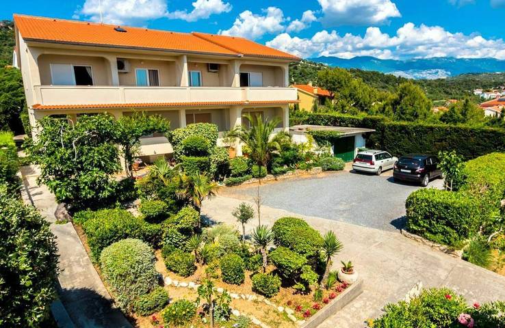 Entire apartment, Two bedroom apartment with terrace and sea view Barbat, Rab -b in Barbat na Rabu, Rab