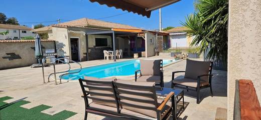 Location de vacances pour 2 personnes, avec vue et piscine à Aléria