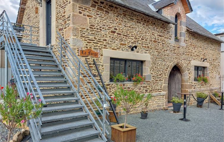 Location de vacances pour 12 personnes, avec Terrasse et Jardin à Lignières-Orgères