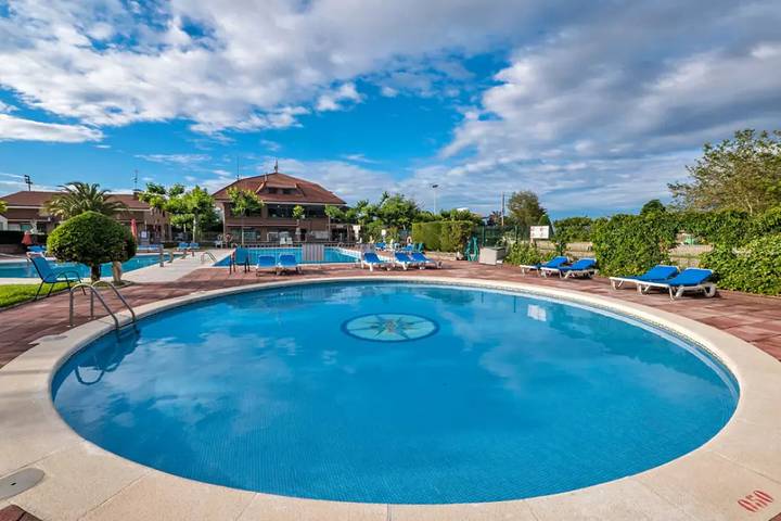 Camping für 4 Personen, mit Pool und Terrasse in Spanien - 2