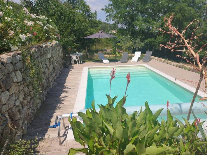 Chambre d’hôte pour 2 personnes, avec Terrasse et Jardin ainsi que Piscine et Vue à Chassiers