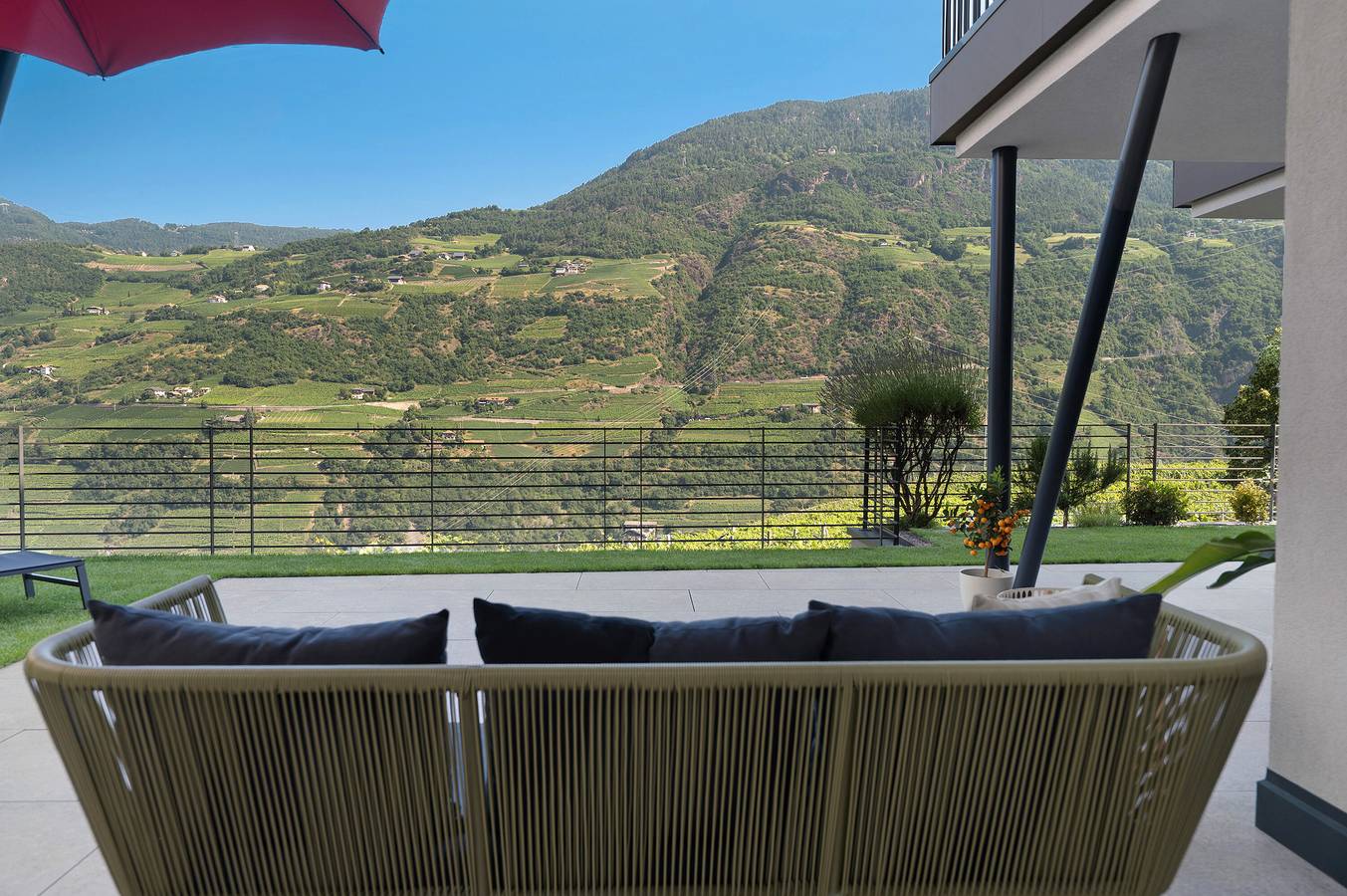 Ganze Wohnung, Neueröffnung - Ferienwohnung Vinea Guesthouse “Apartment Garden': Bergblick, Garten, Klimaanlage in Karneid, Rosengarten-Latemar