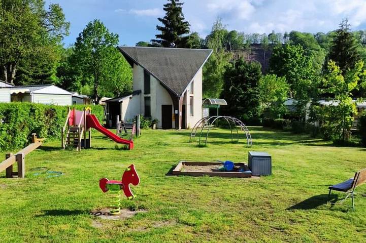 Mobil-home acogedor - 3 pers. in La Tour-d'Auvergne, Parque Natural Regional Volcans d'Auvergne