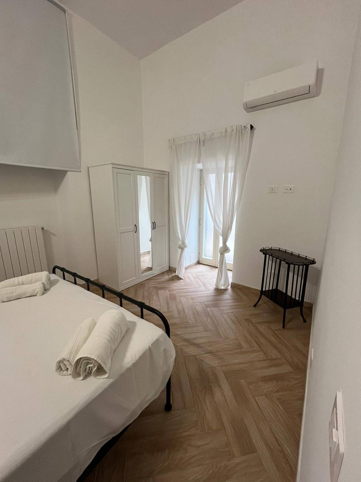Geheel appartement, Vakantieappartement voor 6 personen met tuin in Napels, Provincie Naples