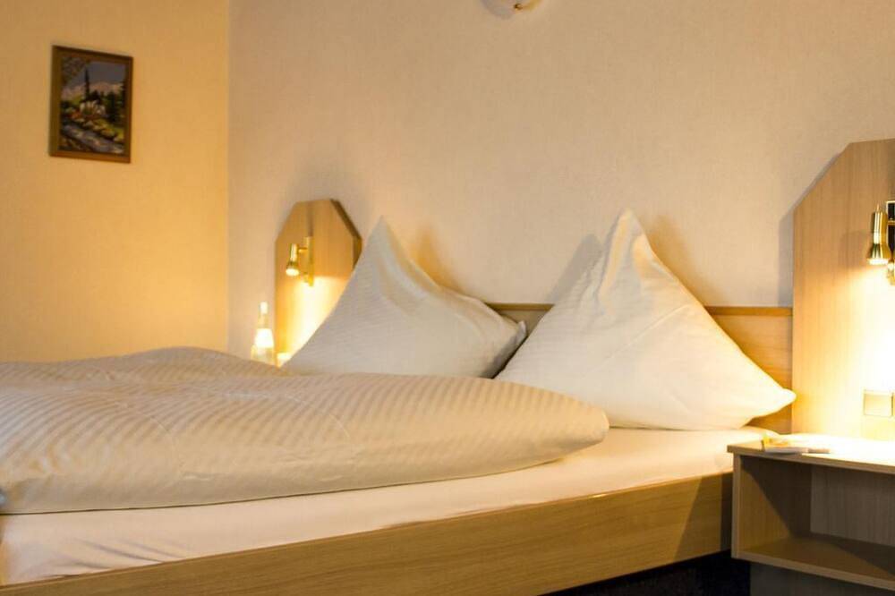 Doppelzimmer Plus Standard inkl.Halbpension - Zur Neroburg, Hotel Restaurant in Neroth, Vulkaneifel