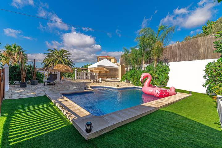 Villa für 6 Personen, mit Balkon und Garten