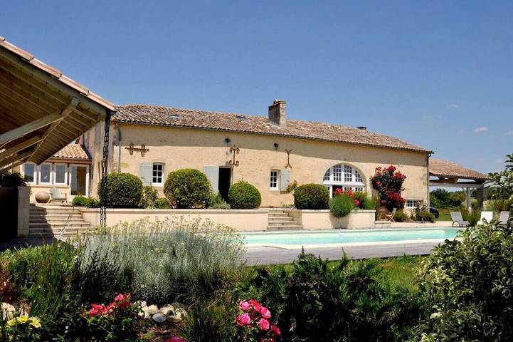 Location de vacances pour 10 personnes, avec jardin et balcon à Saint-Vivien-de-Monségur