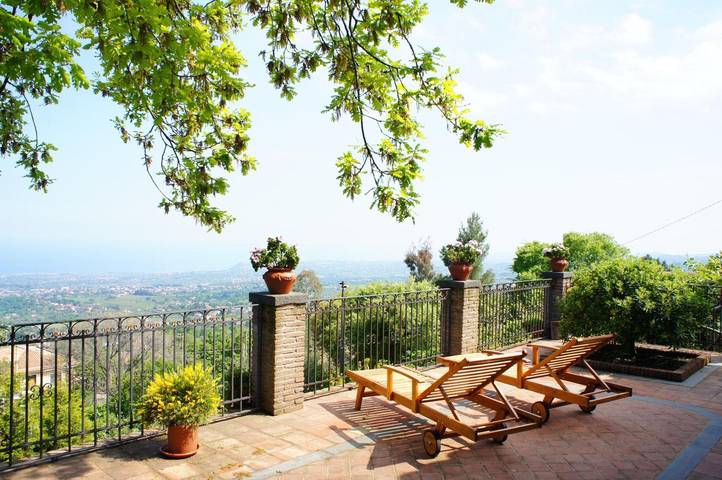 Villa per 10 persone, con giardino, con animali domestici a Zafferana Etnea