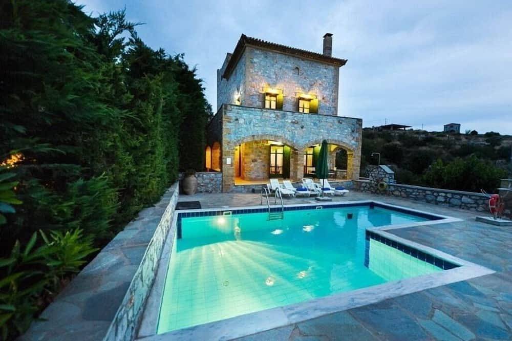 Sofia, Luxury Stone Villa in Stoupa with Private Pool, Bbq and Amazing Sea View in Stoupa, Messenia