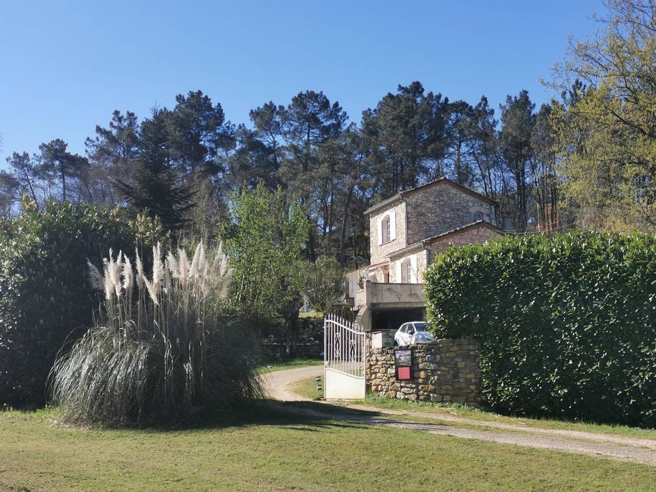 Chambres d'hôtes Domaine des 3 Cyprès - Mimosa in Fumel, Région de Villeneuve-sur-Lot