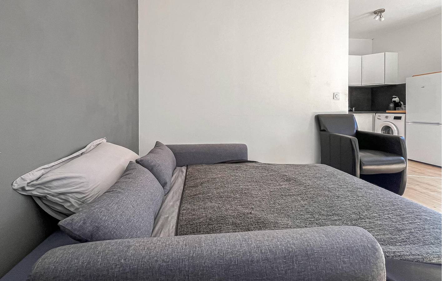 Modernes Apartment mit Parkplatz, AC, 1,5km nach Sernhac in Sernhac, Nimes und Umgebung
