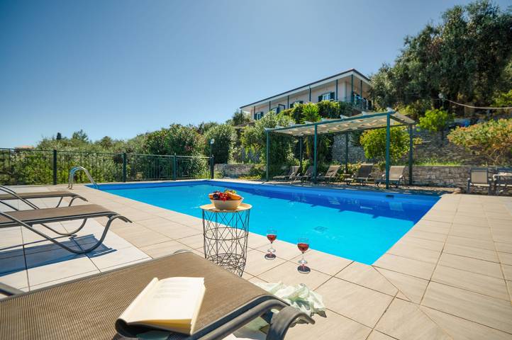 Ferienwohnung für 4 Personen, mit Pool und Ausblick sowie Garten - 1