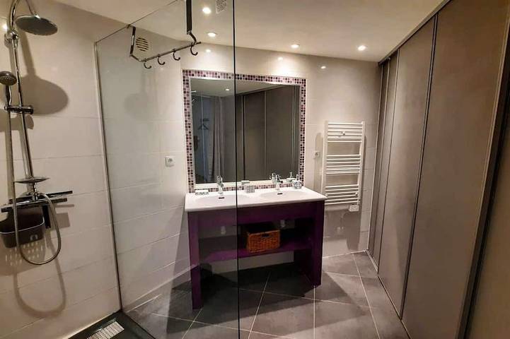 Gîte pour 5 personnes, avec terrasse et piscine ainsi que jacuzzi et jardin à Cros - 4