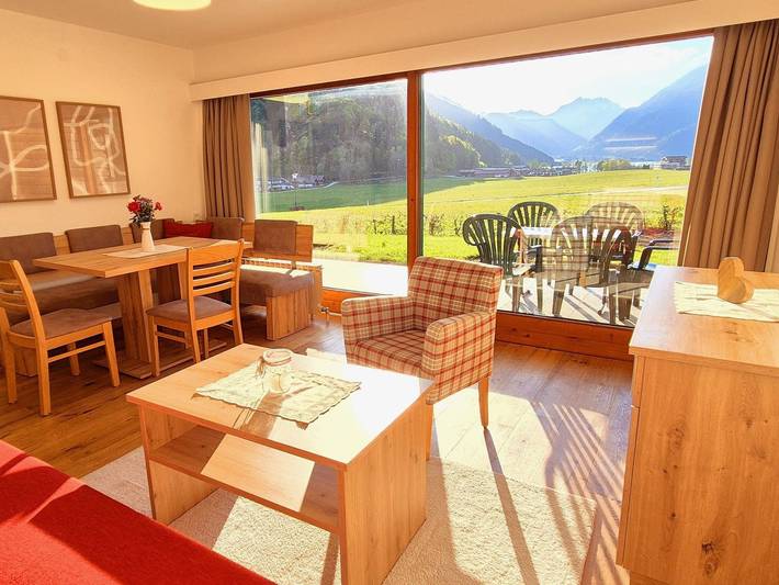 Ferienwohnung für 2 Personen, mit Balkon und Terrasse sowie Seeblick in Eben am Achensee