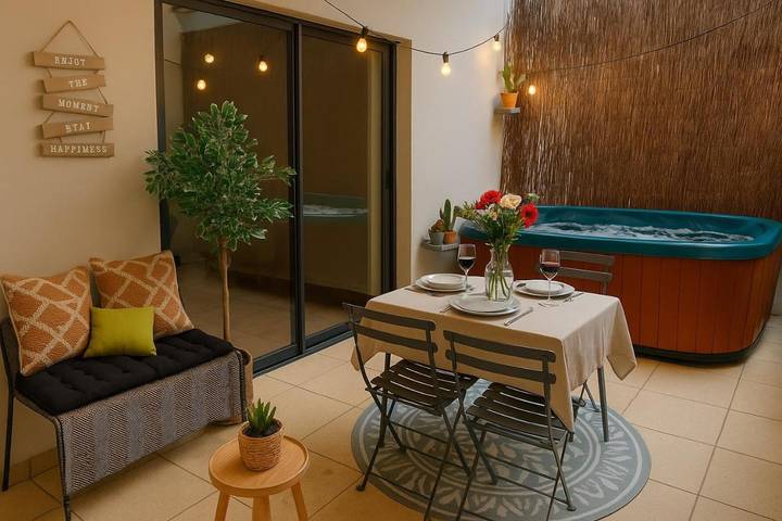 Location de vacances pour 4 personnes, avec Jacuzzi ainsi que Terrasse et Piscine à Candillargues
