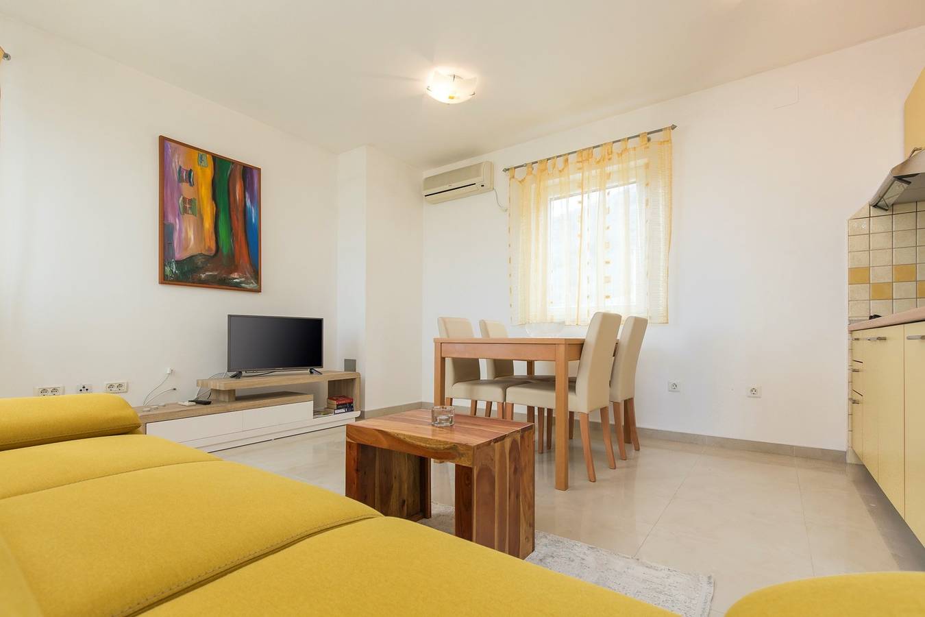 Ganze Wohnung, Cozy Ferienwohnung Roxanne mit Meerblick 300m vom Strand in Ravni, Ostküste Istrien