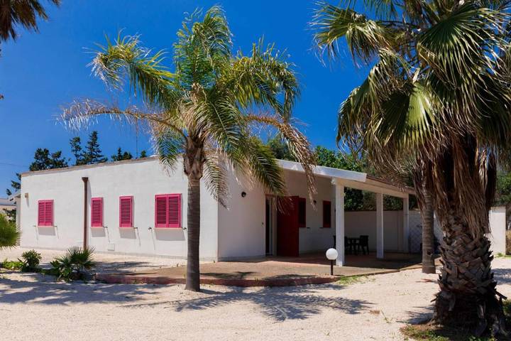 Villa per 6 persone, con terrazza, con animali domestici a Torre Lapillo