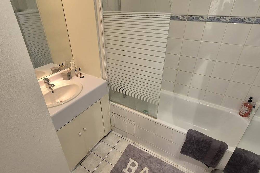 Entire apartment, Charming T2 5min from La Défense in Courbevoie, Hauts-de-Seine