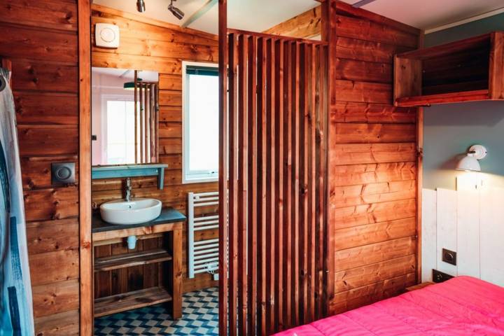 Location de vacances pour 4 personnes, avec jacuzzi ainsi que terrasse et piscine, adapté aux familles dans Plage des sables d'or - 3