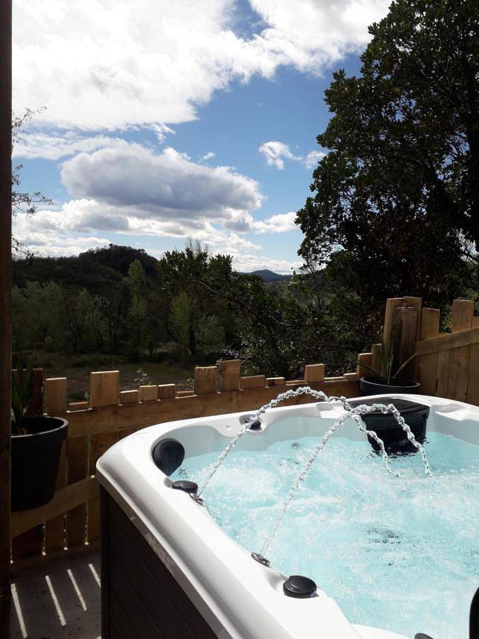 Maison de vacances pour 6 personnes, avec Terrasse et Jacuzzi ainsi que Jardin et Piscine à Saint-Sébastien-d'Aigrefeuille