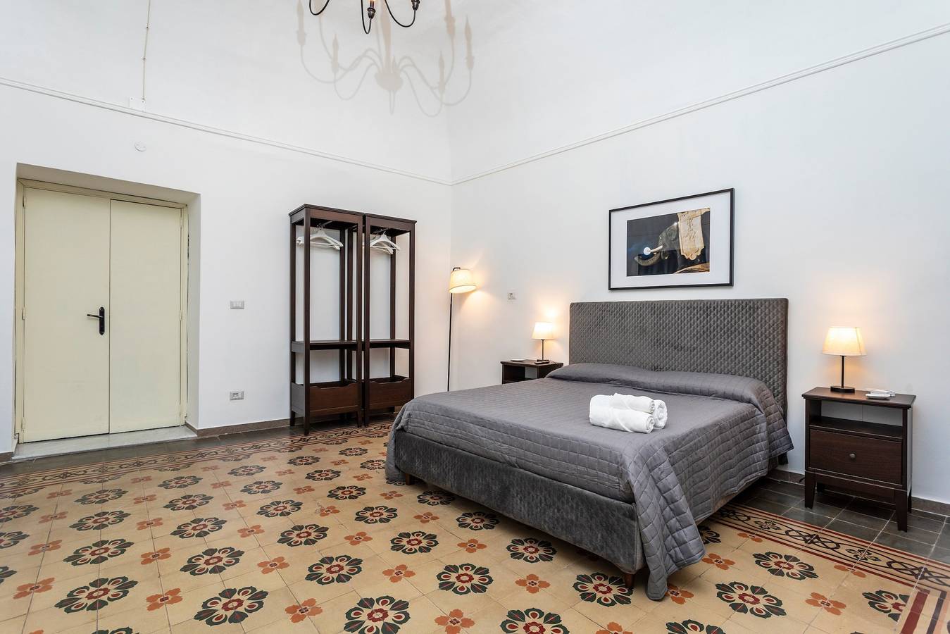 Appartement entier, Appartement 'Forti Luna' avec balcon, Wi-Fi et climatisation in Catane, Province de Catania