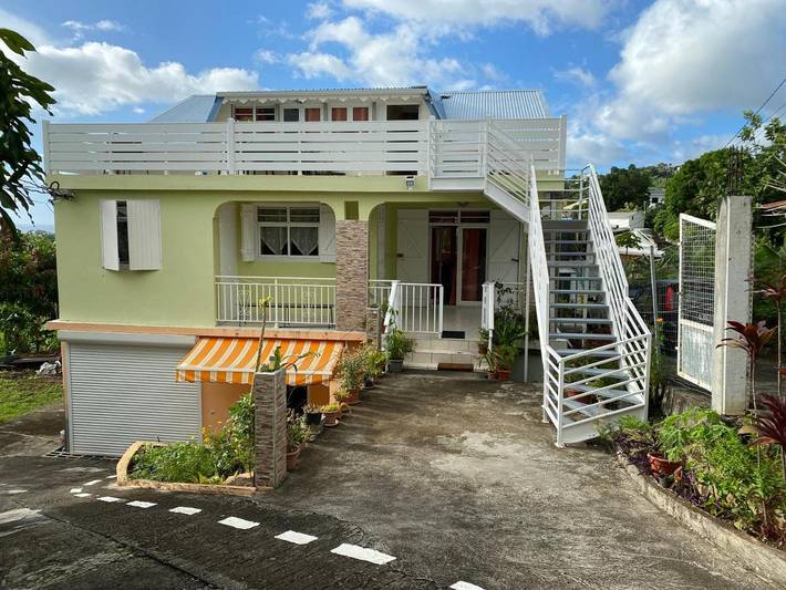 Gîte pour 6 personnes, avec vue et terrasse à Baillif - 4