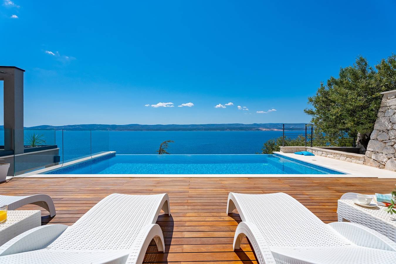 Villa Hrid: Infinity Pool, Private Beach Access and Panoramic Views in Mimice in Mimice, Omiš-Riviera