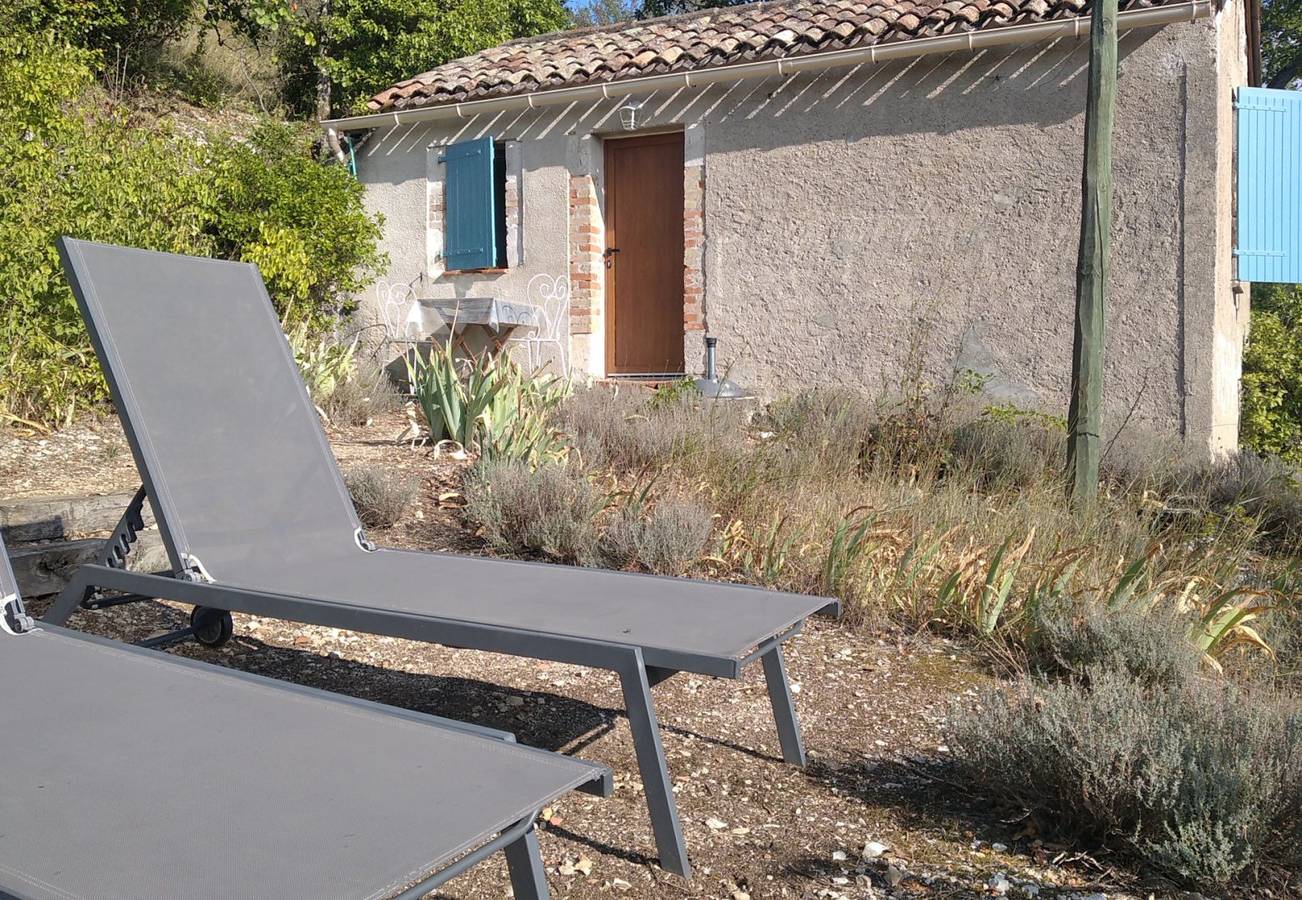 Cabanon dans la Colline pour séjour atypique - meublé classé 1 * in Cahors, Parc Naturel Régional des Causses du Quercy