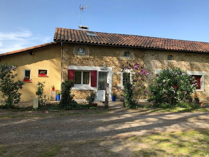 Gîte pour 4 personnes, avec Terrasse et Jardin ainsi que Piscine et Vue