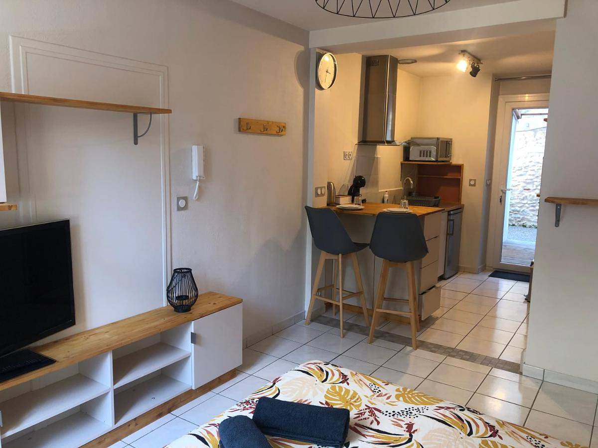 Appartement entier, Studio centre ville et terrasse in Romans-sur-Isère, Région de Valence