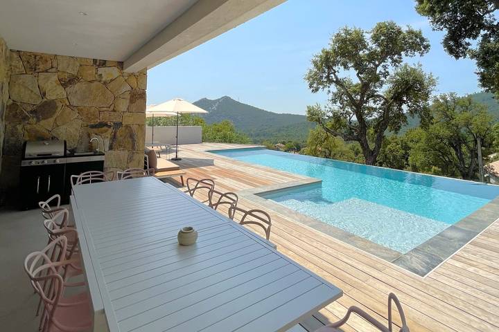 Villa pour 10 personnes, avec piscine ainsi que jardin et terrasse en Corse - 3
