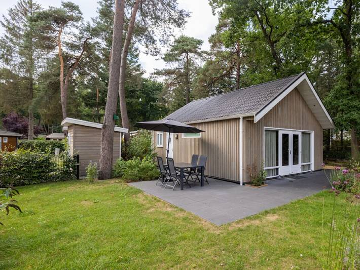 Bungalow für 4 Personen, mit Terrasse und Garten sowie Pool
