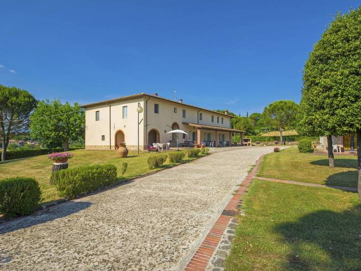 Agriturismo per 5 persone, con piscina e giardino, con animali domestici in Bucine