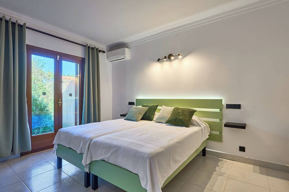 Casa Toni i na Bel, con vistas panorámicas al mar, piscina, wifi, aire acond. in s'Horta, Felanitx