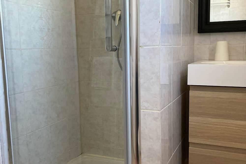 Charming villa for 4 people, private pool between sea and mountains in Aléria, Corte en omgeving