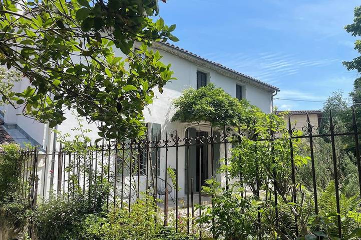 Location de vacances pour 8 personnes, avec sauna et jacuzzi à Capian