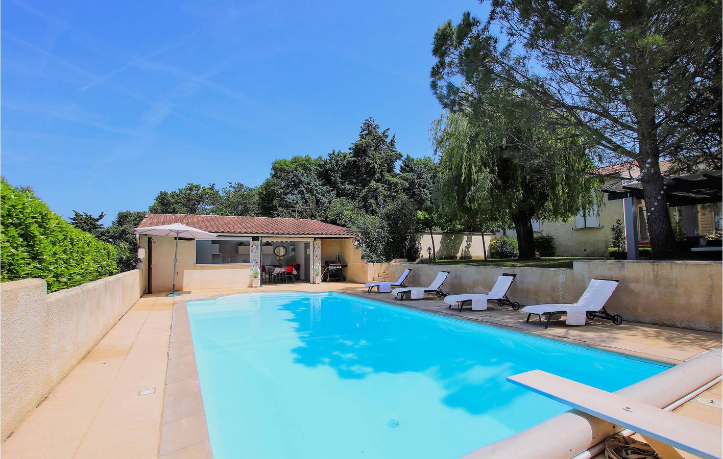 Appartement de Montboucher au bord de la piscine in Montboucher-sur-Jabron, Région de nyons