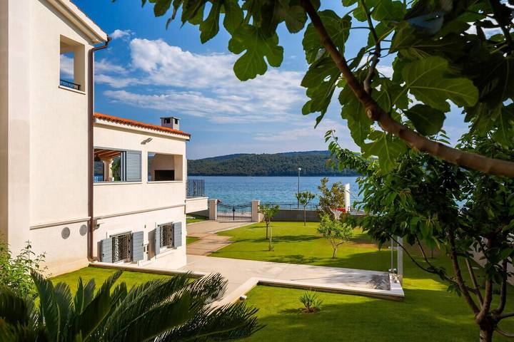 Villa pour 10 personnes, avec jardin et sauna ainsi que piscine et vue à Šibenik - 3
