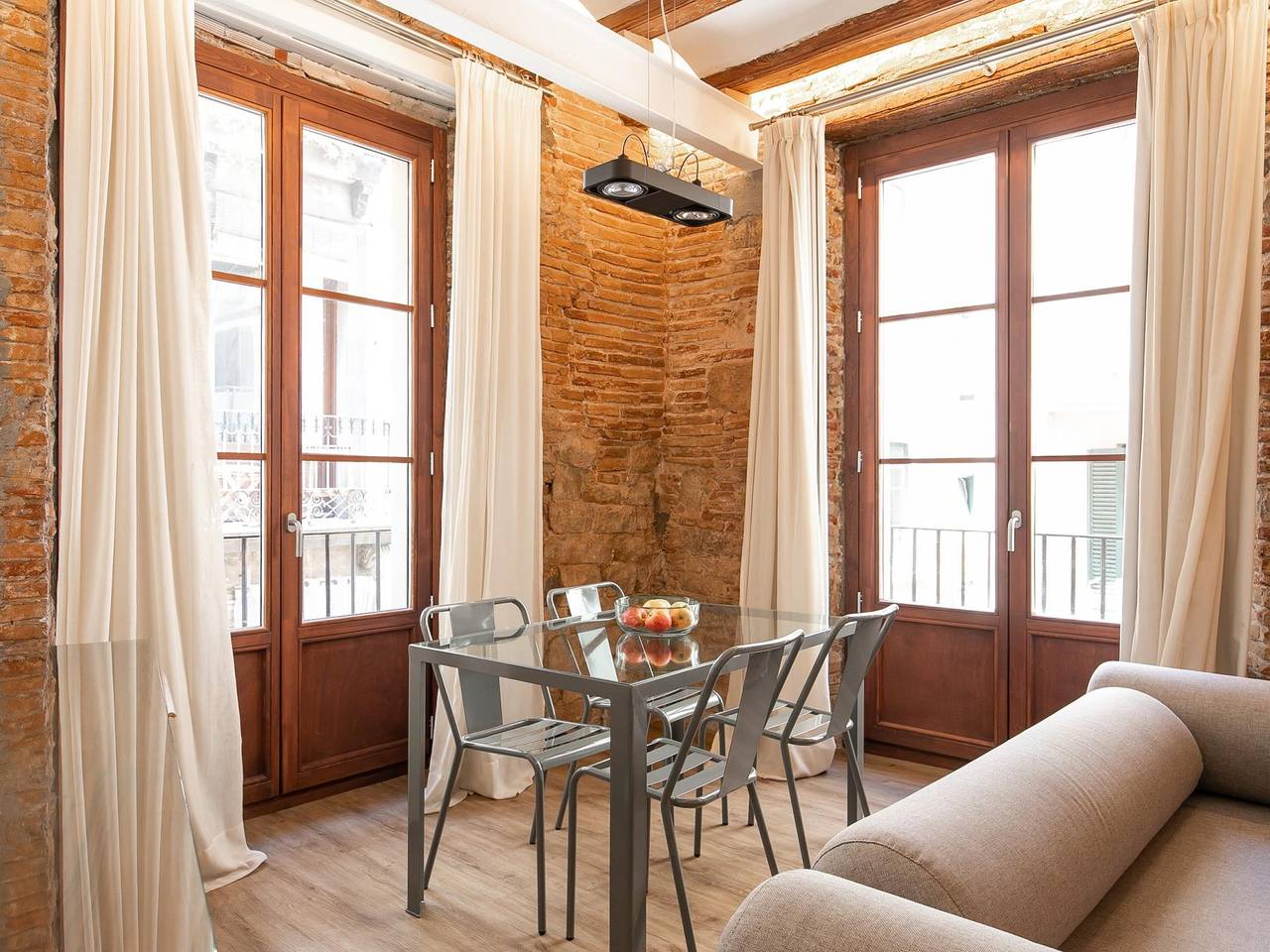Appartamento intero, Appartamento vacanze per 4 persone con balcone in Barcelona Centre, Barcellona