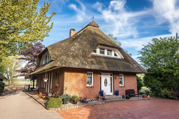Ferienhaus für 4 Personen, mit Whirlpool und Terrasse sowie Garten und Ausblick in Brake