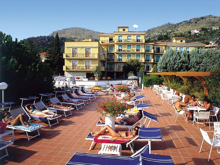 Apartamento de vacaciones para 5 personas, con piscina y balcón además de piscina para niños y jardín, Familias con niños - 1